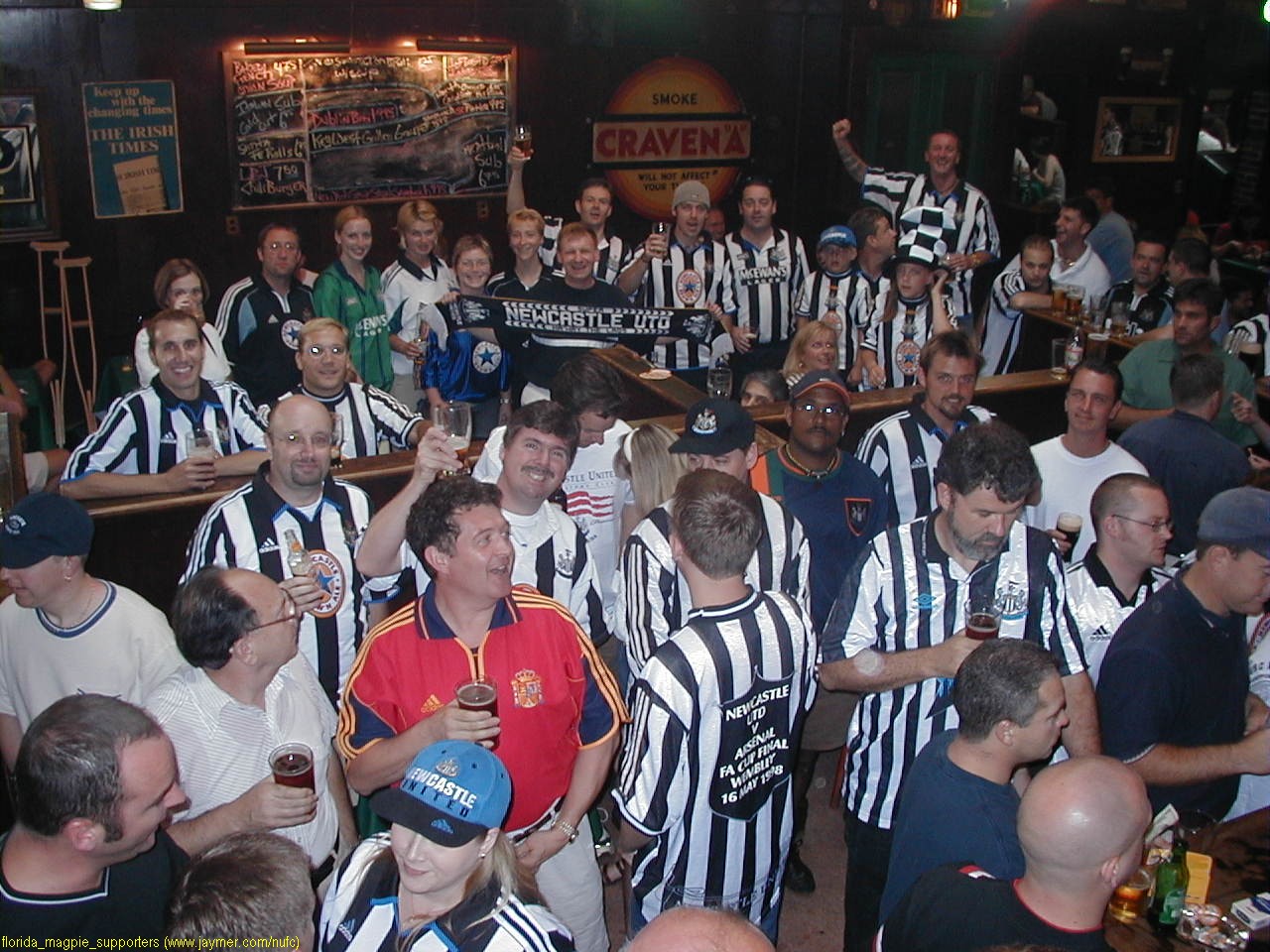 a chap actually making a pass at my Bird (in the lower left)